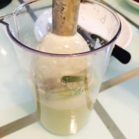 色泽鲜亮的牛油果奶昔做法图解3)