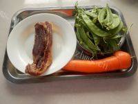 家庭版荷兰豆炒腊肉做法图解1)