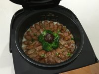 美味的香肠煲仔饭做法图解9)