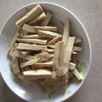家常菜韭菜炒豆干做法图解3)