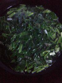 易做的菠菜蛋花汤做法图解8)