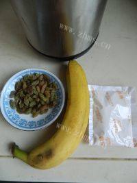 香蕉葡萄干豆浆做法图解1)