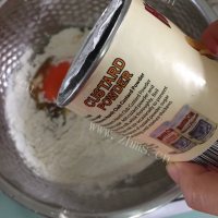 自制蛋黄莲蓉月饼做法图解6)