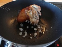 美味的冰糖肘子做法图解5)
