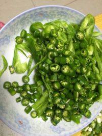 家常菜青椒炒鸡杂做法图解1)