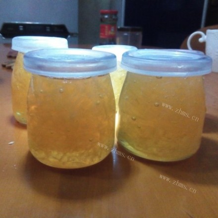 色泽鲜亮的蜂蜜柚子茶