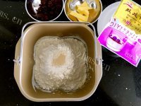 好吃酸奶豆沙面包做法图解4)