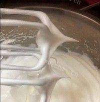 美味的戚风蛋糕做法图解5)