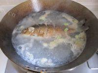 常吃不腻的鲫鱼豆腐汤做法图解10)