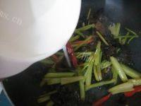 美味的芹香黑木耳
