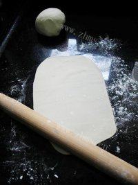 营养烫面葱油饼做法图解7)