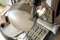 DIY抹茶拿铁做法图解4)