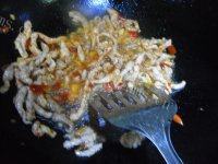 口感丰富的高笋炒肉丝做法图解7)