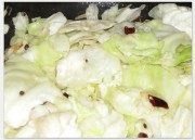 热腾腾的爆炒圆白菜做法图解3)