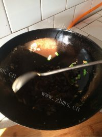 好吃的木耳炒鸡蛋做法图解6)
