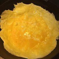 热腾腾的韭菜盒子做法图解4)