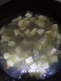 美味的牡蛎豆腐汤做法图解5)
