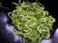 酥嫩干煸苦瓜做法图解5)