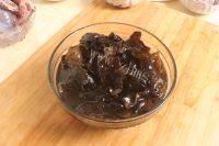 营养的虫草猪肉炒木耳做法图解3)