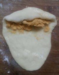 简易的肉松小面包做法图解7)