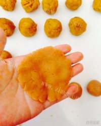 美味的方瓜馅广式月饼做法图解7)