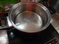 美味的菠菜猪血粥做法图解2)