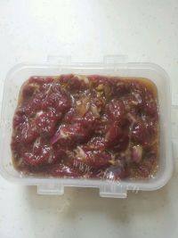 美味的酸笋牛肉做法图解2)