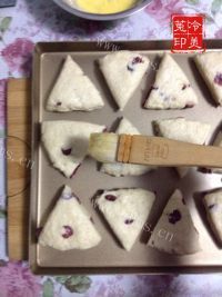 自制奶油奶酪全麦蔓越莓司康做法图解14)