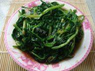 味道十足的凉拌菠菜