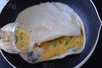 自制鸡蛋灌饼做法图解12)