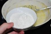 自制果脯饼干做法图解5)