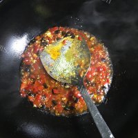 美味的剁椒豆豉蒸鱼头做法图解9)