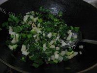 蔬菜蛋炒饭做法图解4)