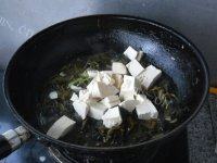 十分诱人的雪里蕻炖豆腐做法图解8)