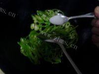 十分诱人的尖椒干豆腐做法图解8)