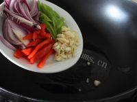 家常菜煎鸡胸肉做法图解3)
