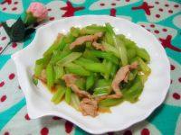 十分诱人的芹菜炒肉