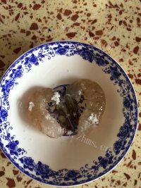 美味的虾仁鸡蛋羹做法图解2)