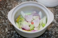 美味的菌菇鸡煲做法图解8)