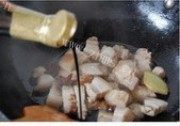 口感极佳的梅干菜芋艿烧做法图解6)