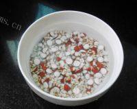 自制冬瓜薏米排骨汤的做法图解一