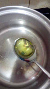 家常菜芹菜炒胡萝卜做法图解3)