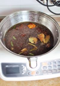 美味的腐乳猪蹄做法图解4)