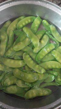自制荷兰豆炒肉片做法图解4)