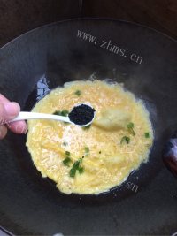 自制芝麻鸡蛋饼做法图解5)