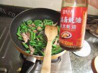 家常菜豆角炒瘦肉做法图解7)