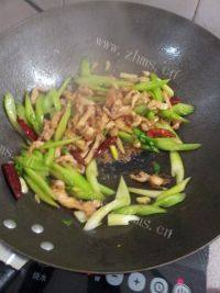 家常菜西芹炒肉丝做法图解10)