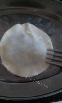 外婆做的韭菜盒子做法图解4)