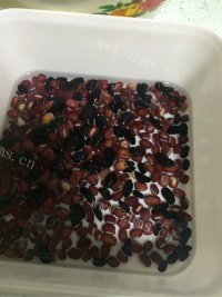 色味俱佳的薏米红豆粥做法图解1)