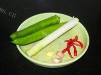 干煸尖椒肥肠做法图解1)